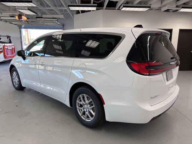 new 2025 Chrysler Pacifica car, priced at $41,596