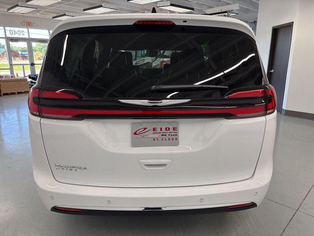 new 2025 Chrysler Pacifica car, priced at $41,596