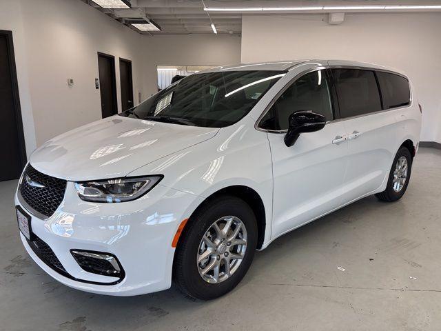 new 2025 Chrysler Pacifica car, priced at $41,596