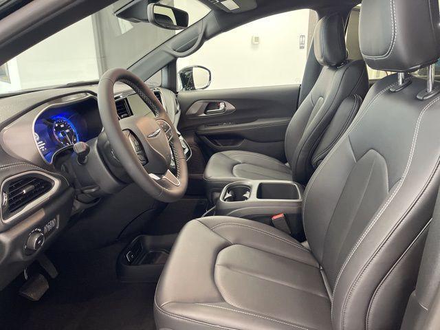 new 2025 Chrysler Pacifica car, priced at $41,596