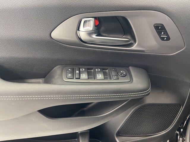 new 2025 Chrysler Pacifica car, priced at $41,596
