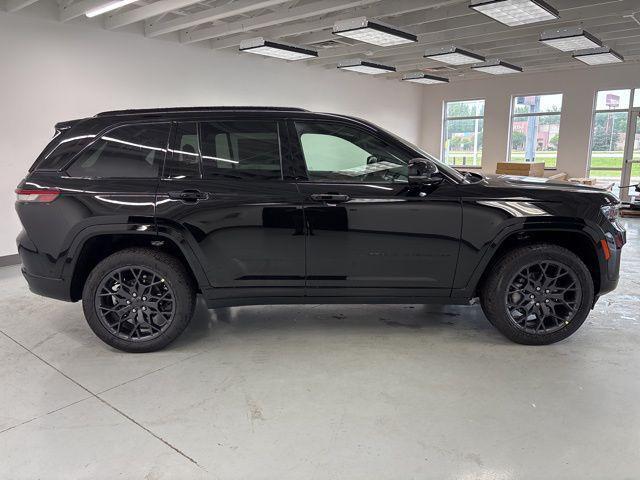 new 2025 Jeep Grand Cherokee car, priced at $61,654