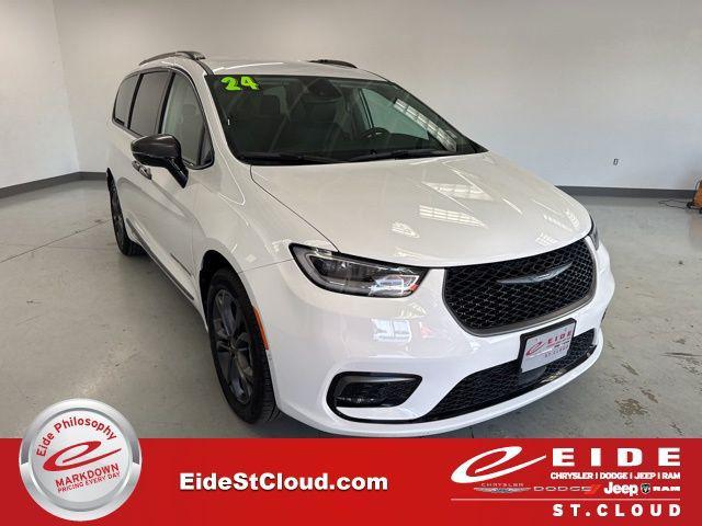 used 2024 Chrysler Pacifica car, priced at $39,000