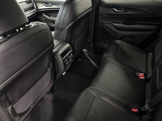 new 2025 Jeep Grand Cherokee car, priced at $41,982