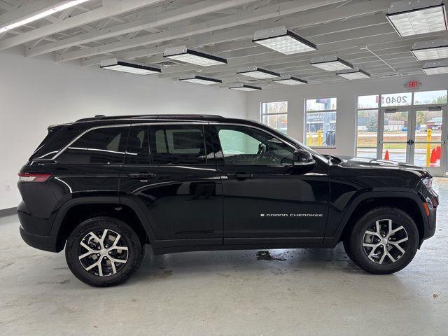 new 2025 Jeep Grand Cherokee car, priced at $46,301