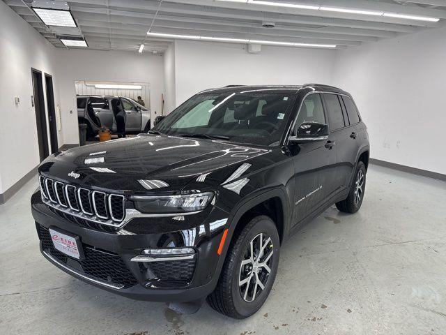 new 2025 Jeep Grand Cherokee car, priced at $46,301