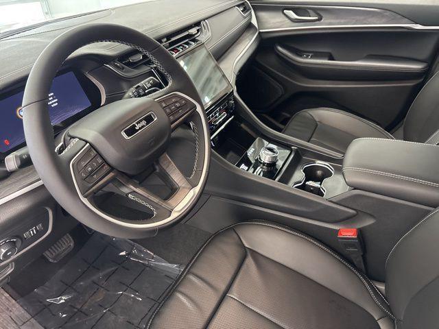 new 2025 Jeep Grand Cherokee car, priced at $46,301