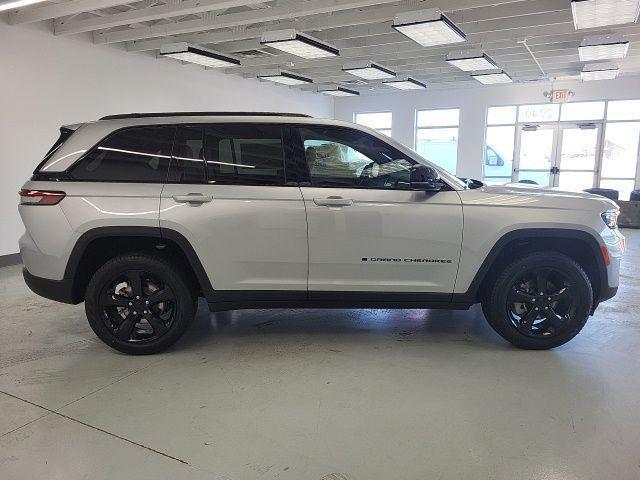 new 2025 Jeep Grand Cherokee car, priced at $45,164