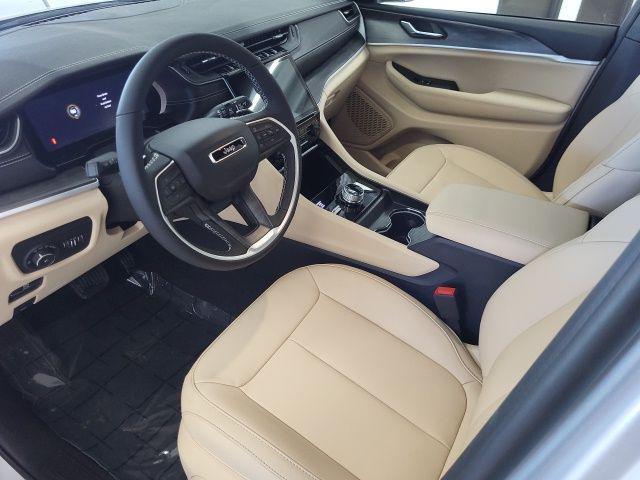 new 2025 Jeep Grand Cherokee car, priced at $45,164