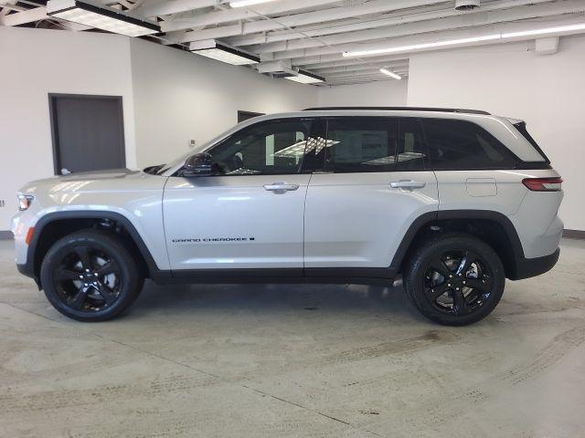 new 2025 Jeep Grand Cherokee car, priced at $45,164