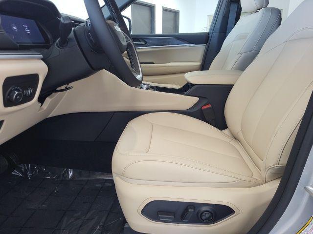 new 2025 Jeep Grand Cherokee car, priced at $45,164