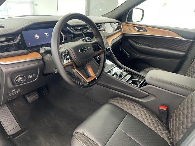 new 2025 Jeep Grand Cherokee car, priced at $60,904