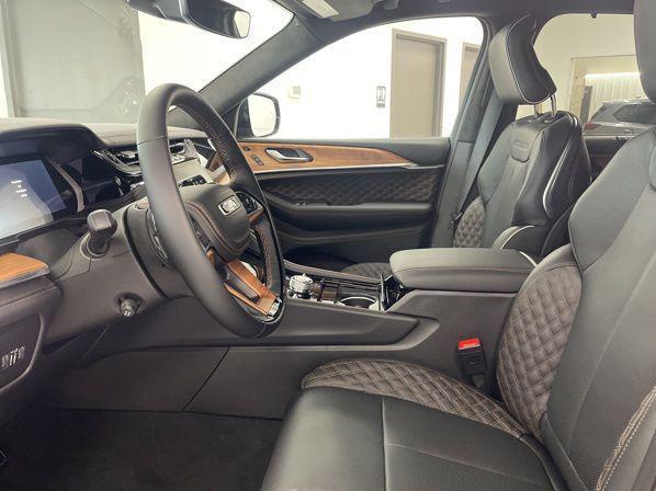 new 2025 Jeep Grand Cherokee car, priced at $60,904