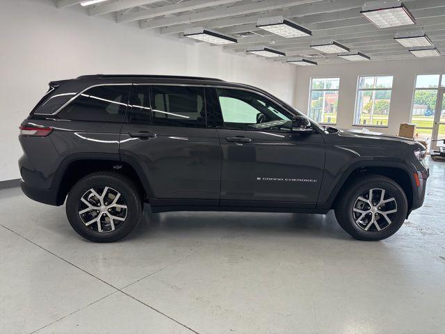 new 2025 Jeep Grand Cherokee car, priced at $44,315