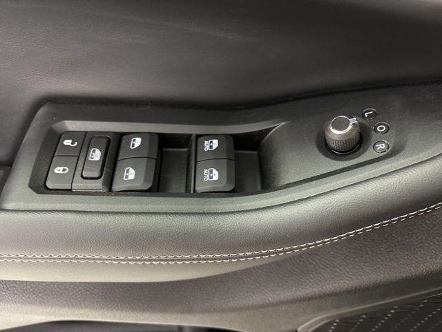 new 2025 Jeep Grand Cherokee car, priced at $40,291