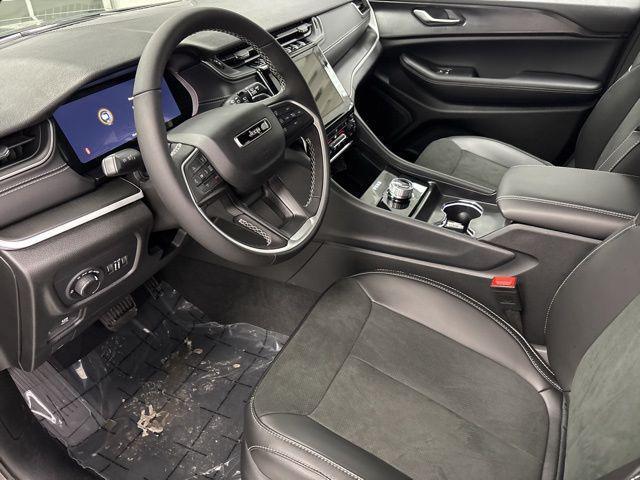 new 2025 Jeep Grand Cherokee car, priced at $40,291