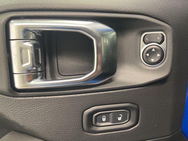 new 2025 Jeep Wrangler car, priced at $47,372