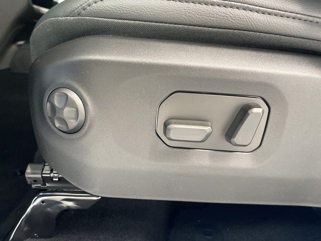 new 2025 Jeep Wrangler car, priced at $47,372