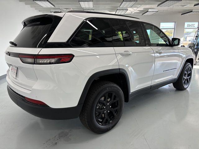 new 2024 Jeep Grand Cherokee car, priced at $38,224