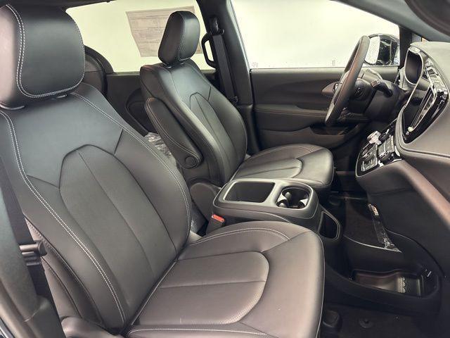 new 2025 Chrysler Pacifica car, priced at $44,792
