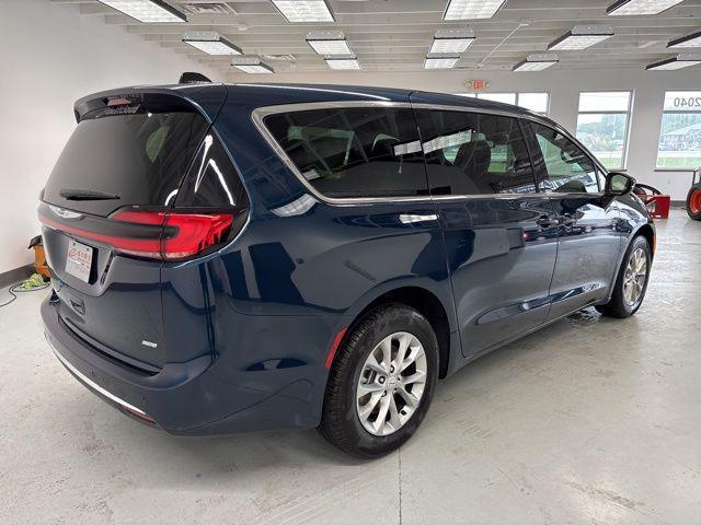 new 2025 Chrysler Pacifica car, priced at $44,792