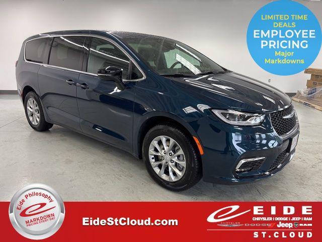 new 2025 Chrysler Pacifica car, priced at $44,792
