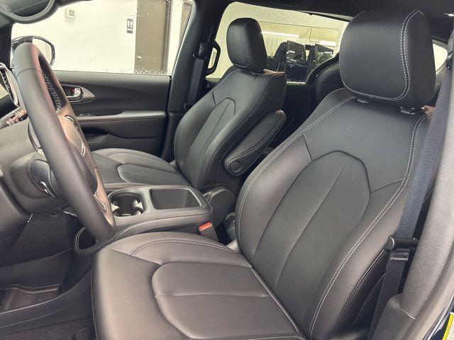 new 2025 Chrysler Pacifica car, priced at $44,792