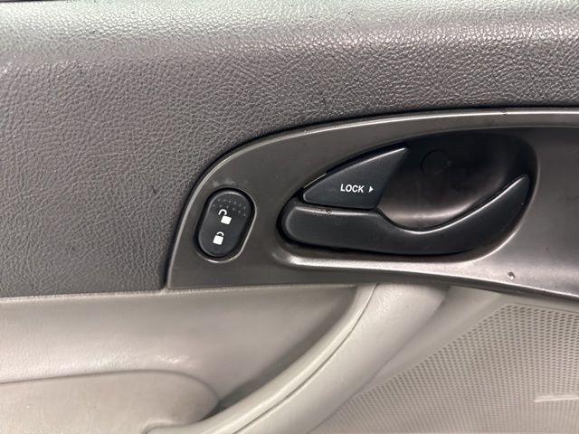 used 2006 Ford Focus car, priced at $4,000