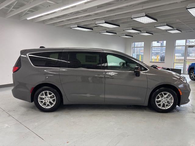 new 2025 Chrysler Pacifica car, priced at $38,096