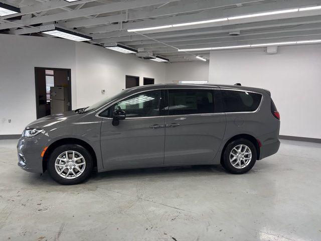 new 2025 Chrysler Pacifica car, priced at $38,096