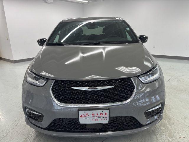 new 2025 Chrysler Pacifica car, priced at $38,096