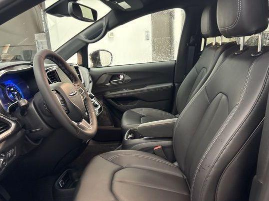 new 2025 Chrysler Pacifica car, priced at $38,096