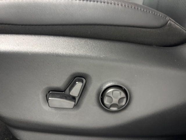 new 2025 Chrysler Pacifica car, priced at $38,096