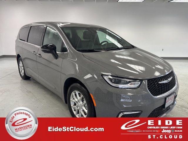 new 2025 Chrysler Pacifica car, priced at $38,096