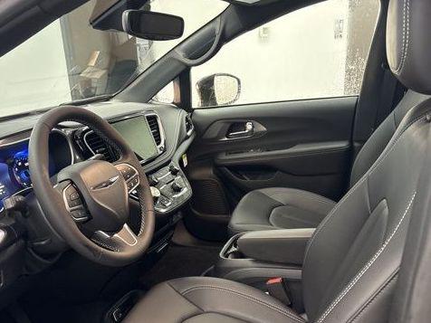 new 2025 Chrysler Pacifica car, priced at $38,096
