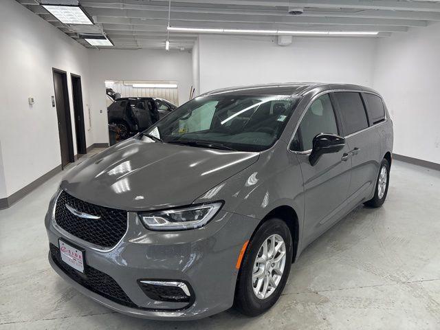 new 2025 Chrysler Pacifica car, priced at $38,096