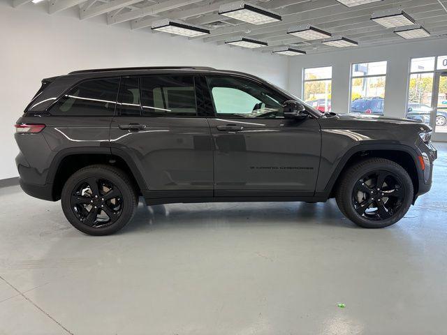 new 2025 Jeep Grand Cherokee car, priced at $49,098