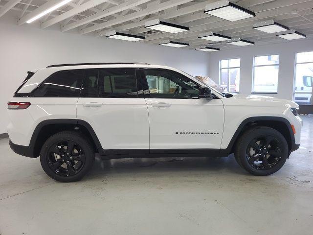 new 2025 Jeep Grand Cherokee car, priced at $45,846