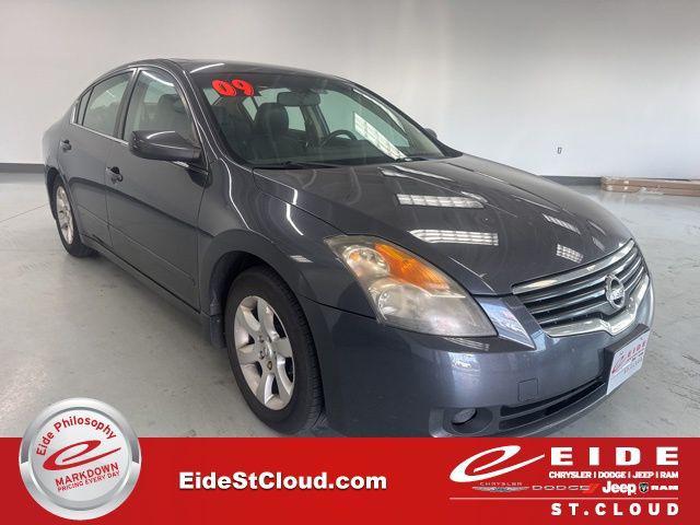 used 2009 Nissan Altima car, priced at $3,000