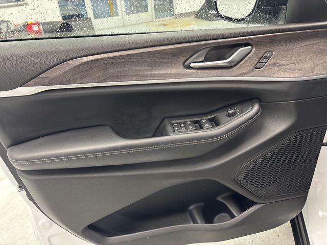 used 2023 Jeep Grand Cherokee car, priced at $33,000