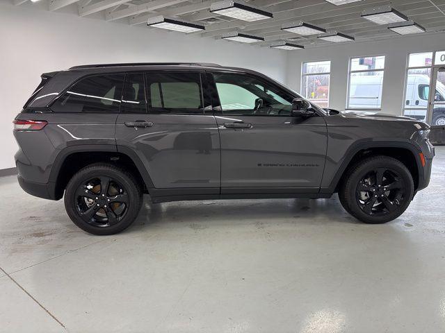 used 2024 Jeep Grand Cherokee car, priced at $40,500