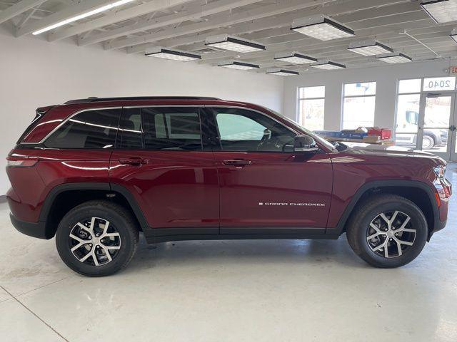 new 2025 Jeep Grand Cherokee car, priced at $43,166