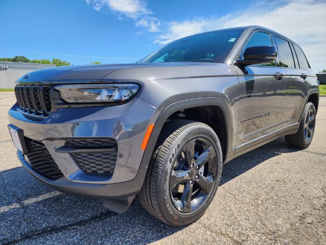 new 2024 Jeep Grand Cherokee car, priced at $40,604