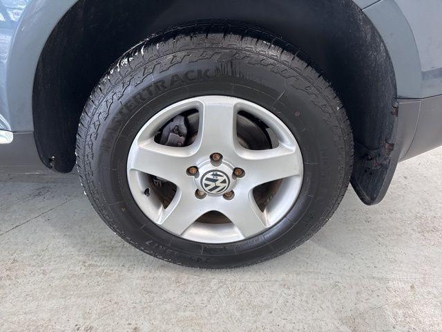 used 2006 Volkswagen Touareg car, priced at $6,000