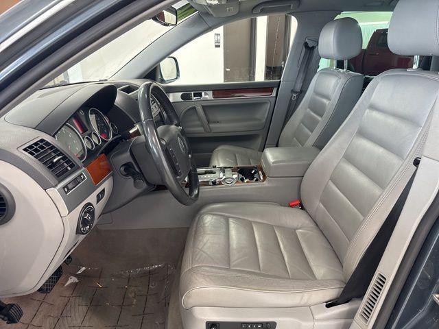 used 2006 Volkswagen Touareg car, priced at $6,000