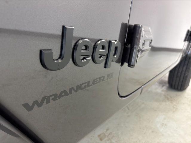 new 2025 Jeep Wrangler car, priced at $54,335