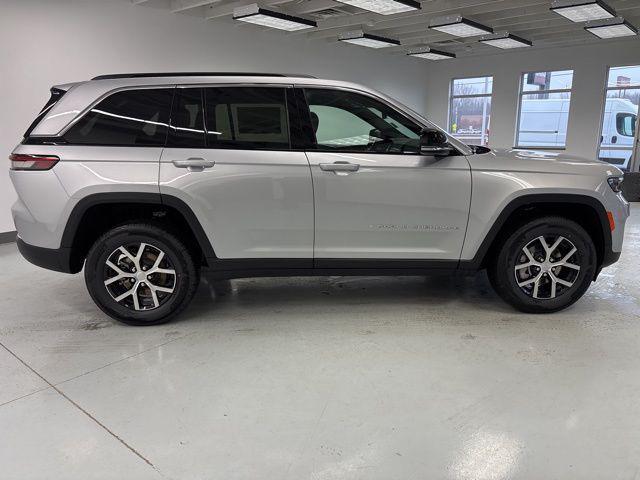 new 2025 Jeep Grand Cherokee car, priced at $41,855
