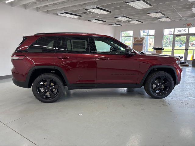new 2025 Jeep Grand Cherokee car, priced at $49,731