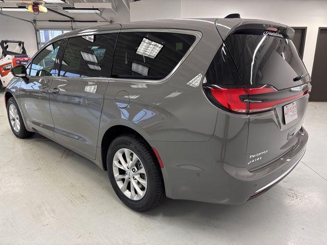 new 2025 Chrysler Pacifica car, priced at $42,226