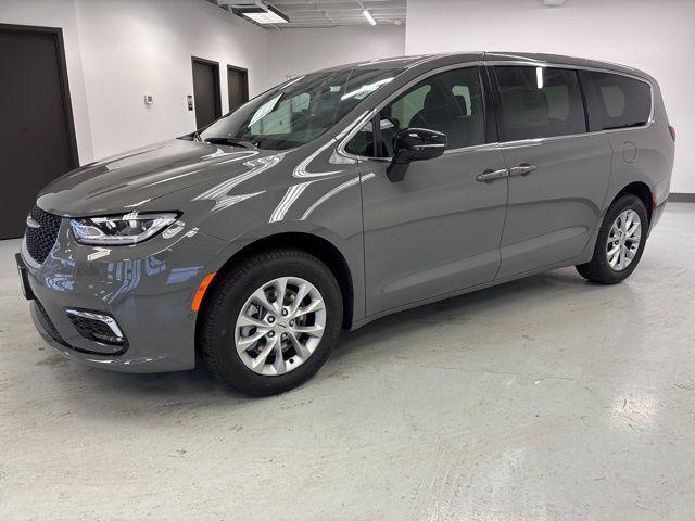 new 2025 Chrysler Pacifica car, priced at $42,226